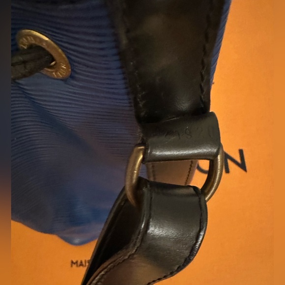 Louis Vuitton Epi Noe colorblock blue and black EUC - Picture 8 of 15